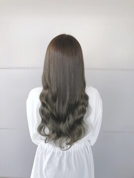 ヘアアンドメイク ムーア(Muuua) オリーブグレージュとインナーホワイトグレー