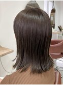 外ハネミディアム×アッシュグレージュ