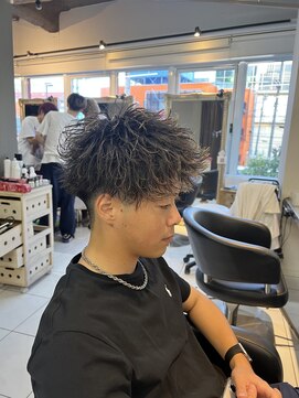 アイズ 海老名(AIZU) スパイキーショート メンズショート ツイストスパイラルパーマ