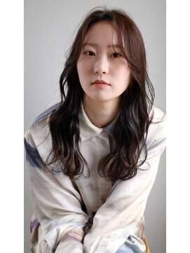 スリーアン(THREE ann.) 似合わせエアリーロング×ツヤ感ショコラブラウン