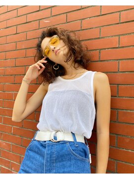 アデ オモテサンドウ(ade omotesando) レイヤーボブにランダムなカールで作るアメリカンストリート◎