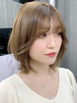 アイヴィ 表参道(IVY) ミディアムレイヤー　ミルクティーカラー　顔まわりカット　水越