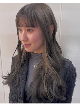 エン(YENN) イヤリングカラ　 グレージュ　ロングヘア