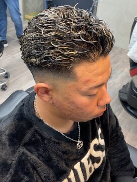 ダズルヘアーエイチ(DAZZLE hair H) 金メッシュハイライト極道パーマリバースパーマツイストツイスパ