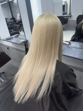 フイ(Hui) ブロンド/レイヤーカット/ロング/ブリーチリタッチ