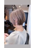 白髪ぼかしハイライト×ショートボブ