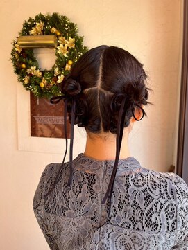 美容室 メザミー MESAMIES ツインサイドお団子リボンアレンジ 結婚式 お呼ばれヘア 二次会