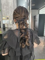 タイドヘアー(tide hair)&nbsp;ツイン編み下ろしアレンジ