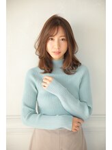 フミ 本店(Fumi)&nbsp;柔らかブラウンのくびれミディアムヘア