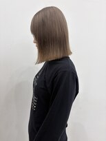 ロックス バイ マグ 松本(rocks BY MAG)&nbsp;ハイトーンカラーミルクティーベージュ切りっぱなしボブ