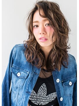 アズーア ヘアーアンドスパ(azure hair&spa) カジュアル　ハイライトカラー　【横浜駅】