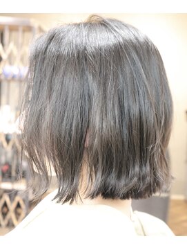 ウィスカーヘアー(whisker hair) 外ハネボブ