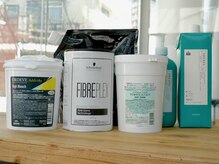 【豊富なブリーチ剤・ケア剤】・・・髪質やなりたい色に対応してベストな薬剤を選びます＊