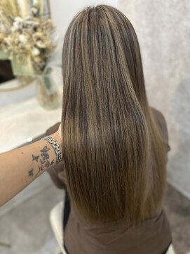 ラビス(Lovis) 黒髪カタログ/ボブルフ/ネビージュ/小顔に見せるヘア/ワンレン