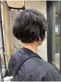 ウェーブスタイリングのショートボブ