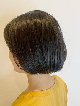 ナナバイロッカ(nana by rocca) ツヤめく丸みが、横顔を美しく見せる！大人キレイなミニボブ