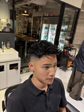 フランクスバーバーザスタンド(Frank’s barber the stand) スペインカール×スパイキーショート×フェザーパーマ飯田橋F