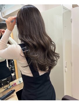 アトレ 福岡大名店(attrait) 大人透明感なグレージュミディアムスタイル