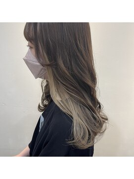 イーチ ディー ヘアーアンドトータルビューティー(each dee hair&total beauty) 【井出朱音】ライトベージュインナーカラー