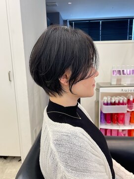 イヴォークトーキョーオーサカ(EVOKE TOKYO osaka) 大人ショート チークバング くびれ 抜け感 コスメストレート