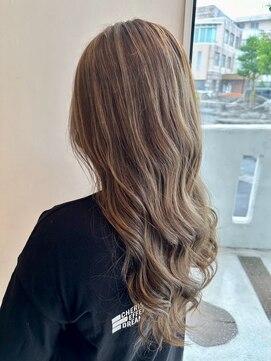 アウリィ(Aulii) ハイライト×明るめベージュ