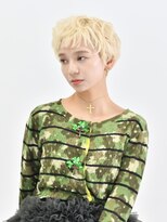 ロアー ヘアー マックイーン 流山おおたかの森店(RAWR hair McQueen) 【RAWR】ショートレイヤー　ショートカット　ホワイトブロンド