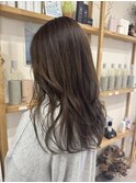 オリーブベージュ