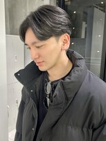 ナナローネス(nana loness)&nbsp;センターパート　メンズマッシュ　刈り上げ　毛流れパーマ