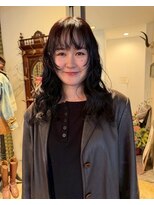 グッドフェローズ キタホリエ(GoodFellas kitahorie) ナチュラルウェーブのレイヤーカットスタイルハイトーン艶感