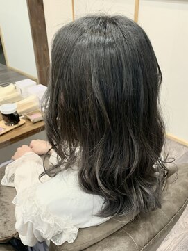 ルカリエ(LUCA:Rie) 透明感たっぷりなグレージュカラー