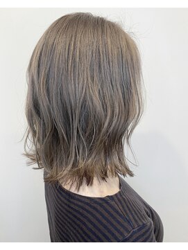 ナンバー(number+) アッシュグレージュミディアムウルフ伸ばしかけ抜け感