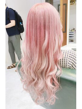 デイズ(days) 可愛いホワイトピンクカラー　ロングカット　DAYS 原宿