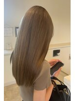 ビスポーク(BESPOKE)&nbsp;20代30代40代大人可愛いアッシュベージュダブルカラー透明感