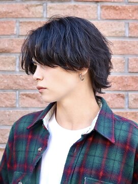 アーリー(Ali'i) ソフトツイストパーマセンターパートミディアムウルフパーマ