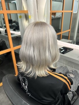 エイト 立川店(EIGHT) ホワイトベージュandイエローカラー