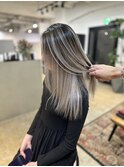 ストレートが似合うバレイヤージュ