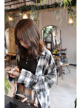 シキ(SHIKI) olive greige/オリーブ/グレージュ/ハイトーン/透明感