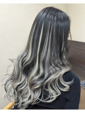 レアナ バイ ニーナ(Leana by NINA) プルエクステでロングヘア