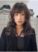 ミディアムレイヤー　コテ巻きカール　顔まわりレイヤー