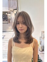 トレ(tre.)&nbsp;透明感ベージュくびれレイヤーミディ