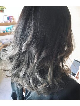 リコモ(Likkle More) 外国人風グレーグラデーション担当加藤【十条　美容室　リコモ】