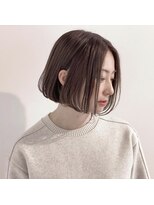 サイズ(cyez)&nbsp;センターパートのボブにグレージュハイライト