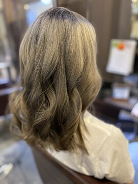 ダッチェス(DUCHESS) ハイブリーチで創るアッシュカラー