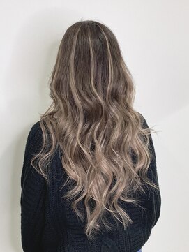 アルマバイロサ(ALMA by ROSA) 外国人風バレイヤージュ/担当:【ギャル仙人】RENTA