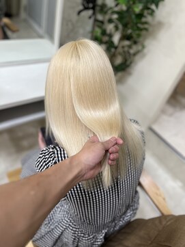 カリーナ(CARINA) ブロンドカラー/ハイトーン艶髪