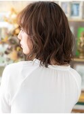 くせ毛風レイヤーカットエアリーミディTb9浦和20代30代40代
