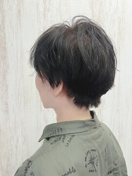 ナチュラ(Natur) 抜け感のあるパーマスタイル。柔らかな動きで魅せる大人ショート