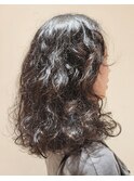 くせ毛を活かしたロングウェーブ