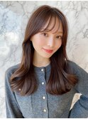 後れ毛が可愛い顔周りハイレイヤーロングチェリーブラウン