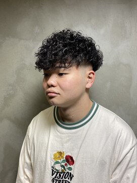 ディスイズバーバーサード(THIS IS BARBER 3rd) スペインカール/スキンフェード